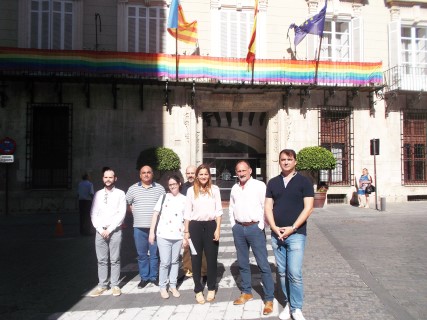 Igualdad de Orihuela y la asociación Diversitat firman un convenio con medidas de prevención, sensibilización y visibilidad del colectivo LGTBI en el Día del Orgullo