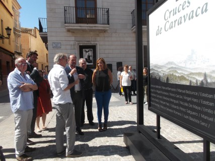 Orihuela acoge la exposición 'Cruces de Caravaca' hasta el viernes 13 de octubre en la plaza de Ramón Sijé