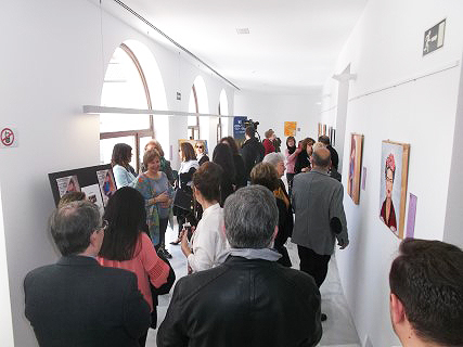 Inaugurada la exposición pictórica 'Mujeres del mundo', de la artista Victoria Gómez, con motivo del Día Internacional de la Mujer