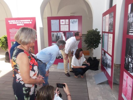 La historia de la Fiesta de la Reconquista de Orihuela a través de la figura de los Síndicos de 1400 a 2017 se puede ver en una exposición en la Biblioteca Municipal 'María Moliner'