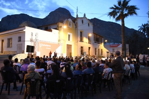 Ciudadanos y su candidato a la Alcaldía de Orihuela, José Aix, reciben el apoyo de los vecinos de la calle de Arriba y del barrio de San Antón por el trabajo realizado en estos dos años en sus concejalías