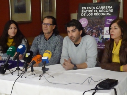 Marilola Pérez y Antonio y Fina Pedrera, gerentes de la empresa Patrimi, patrocinador de oro de la II Carrera de las Ciudades de Orihuela: 