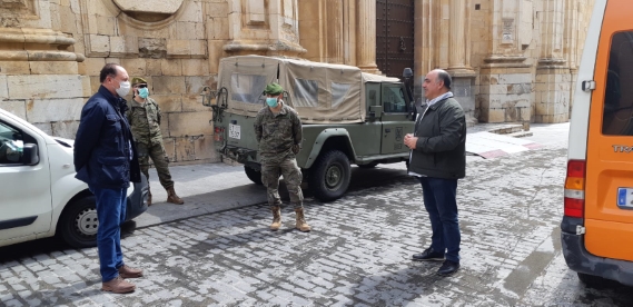 El Ayuntamiento de Orihuela recibe al Mando de Operaciones Especiales (MOE), que llega a la ciudad para comprobar si se cumple el confinamiento impuesto por el Estado de Alarma declarado a causa del Coronavirus