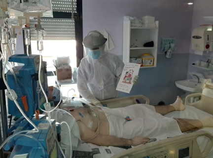 La UCI del Hospital Vega Baja implanta un canal de comunicación con los familiares de los pacientes ingresados a través de cartas