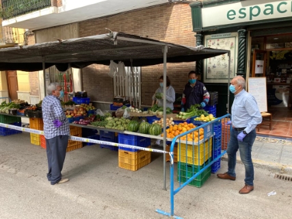 Los mercados de Orihuela comienzan a funcionar hoy, viernes 15 de mayo, con el del paseo Calvo Sotelo cumpliendo con las medidas de seguridad y de higiene en este estado de alarma declarado por la crisis sanitaria del coronavirus