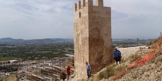 La Concejalía de Patrimonio Histórico de Orihuela reanuda las obras de consolidación y rehabilitación de la muralla de la Torre Taifal del Casillo de la ciudad oriolana