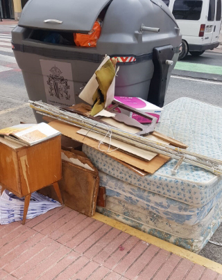 La Concejalía de Limpieza Viaria y RSU de Orihuela reinicia el servicio de recogida de enseres en la vía pública, tras su suspensión por el estado de alarma debido a la pandemia del coronavirus