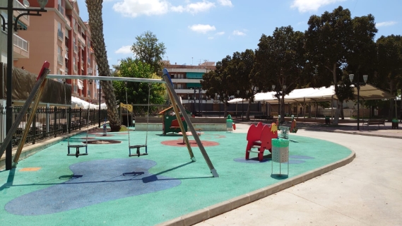 El Ayuntamiento de Bigastro reabre hoy, viernes 19 de junio, los parques infantiles con un plan de limpieza y desinfección diario para garantizar la seguridad de los más pequeños frente a la COVID-19