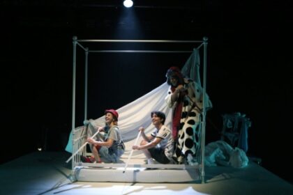 Representación de la obra de teatro titulada 'El tambor de Cora', por el grupo 'La teta calva'