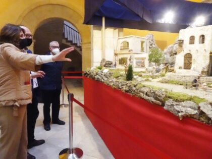 Orihuela, evento cultural: Visitas al Belén Municipal con más de 2.000 figuras y nuevos escenarios, elaborado por la familia belenista Hernández Cabrera