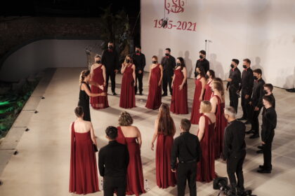 El repertorio del coro 'Maestro Casanovas' de Torrevieja estuvo a la altura de sus grandes noches./TCVB El recinto de las Eras de la Sal acoge al primero de los tres coros nacionales invitados en esta edición atípica