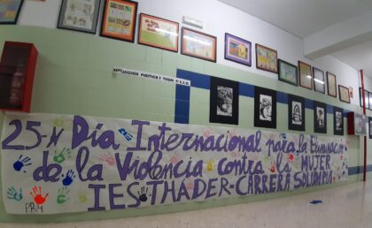Orihuela, evento: Lectura del manifiesto del 25N, dentro de las actividades del Día Internacional Con la Eliminación de la Violencia Contra las Mujeres organizadas por el IES Tháder