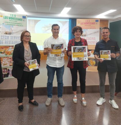 Alumnos del IES de Los Montesinos diseñan una guía gastronómica basada en el cítrico y la alcachofa